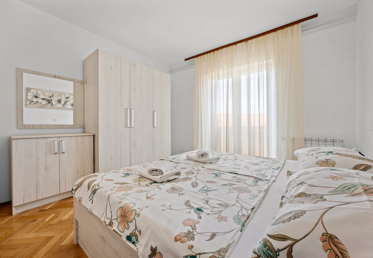 Ferienwohnung in Kampor - Drei-Zimmer-Apartment in Strandnähe - Villa Jagoda