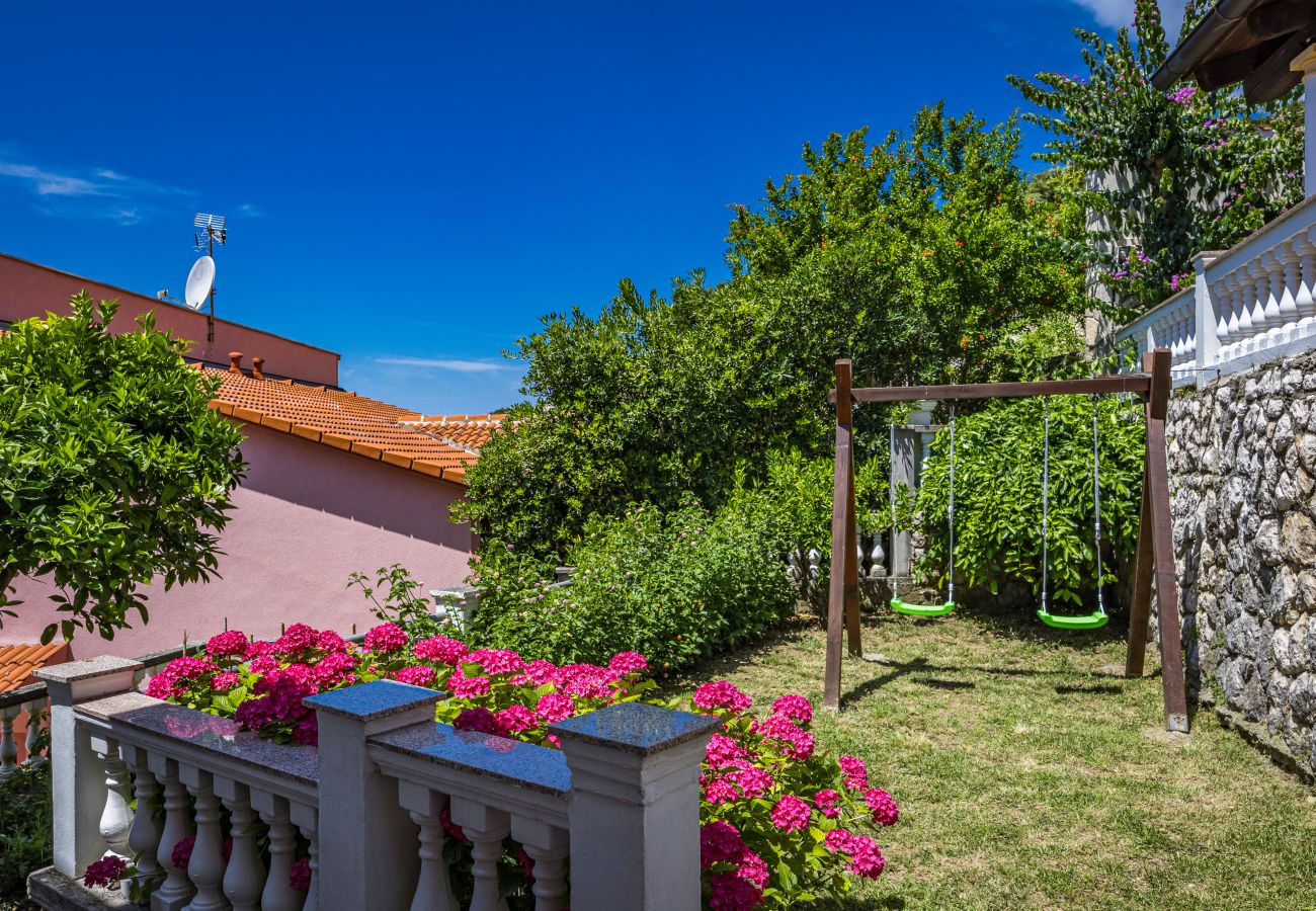 Ferienwohnung in Kampor - Drei-Zimmer-Apartment in Strandnähe - Villa Jagoda