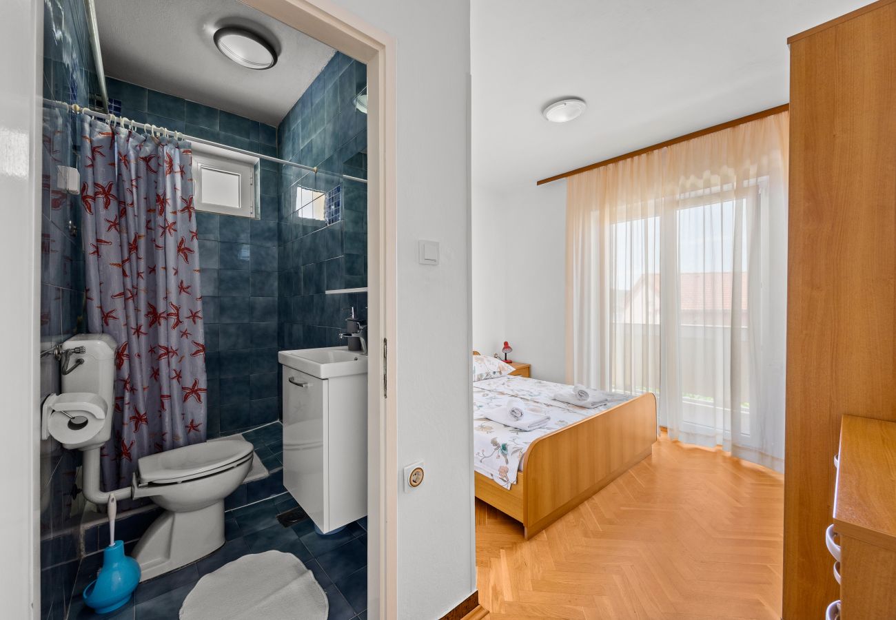 Ferienwohnung in Kampor - Drei-Zimmer-Apartment in Strandnähe - Villa Jagoda
