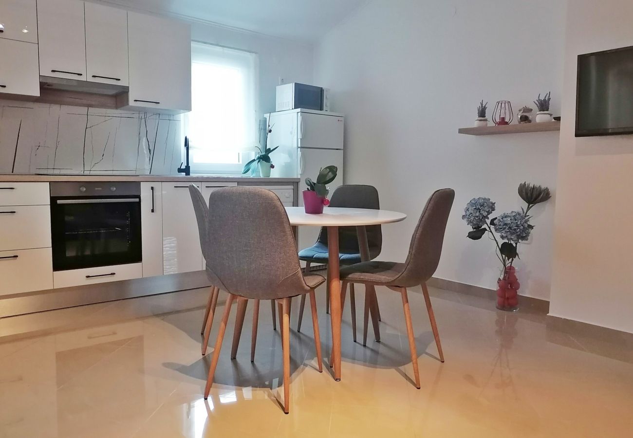 Ferienwohnung in Kampor - Zwei-Zimmer-Apartment in Strandnähe – Villa Jagoda