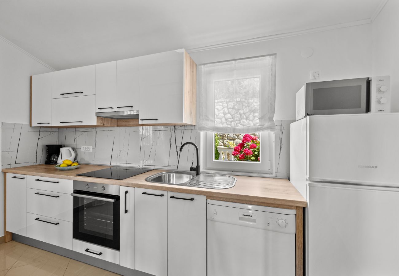 Ferienwohnung in Kampor - Zwei-Zimmer FeWo in Strandnähe - Villa Jagoda