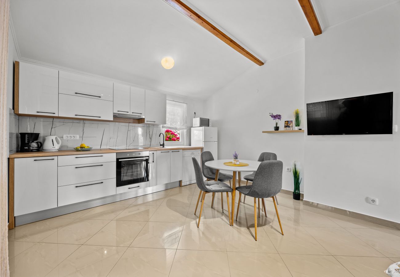 Ferienwohnung in Kampor - Zwei-Zimmer FeWo in Strandnähe - Villa Jagoda