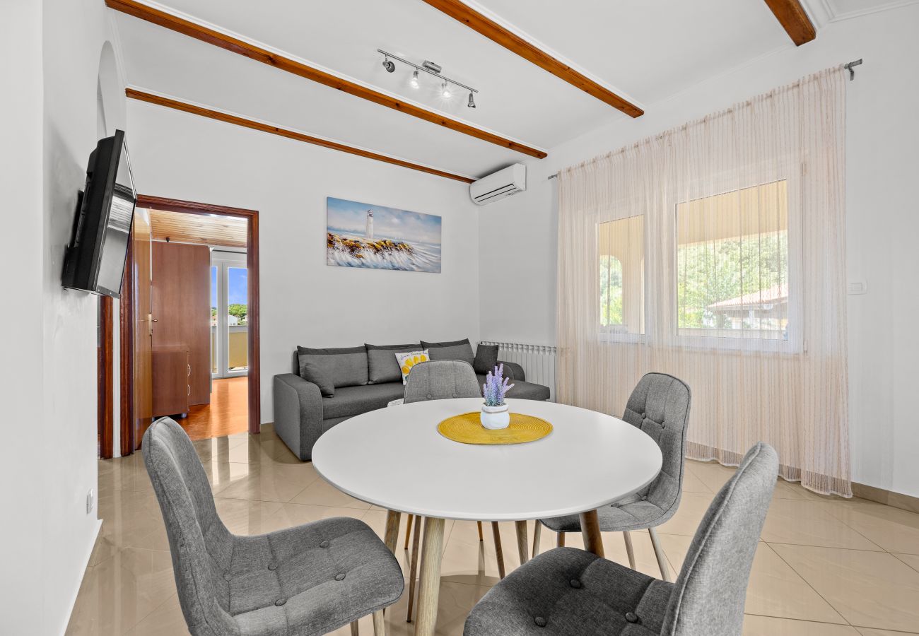 Ferienwohnung in Kampor - Zwei-Zimmer FeWo in Strandnähe - Villa Jagoda