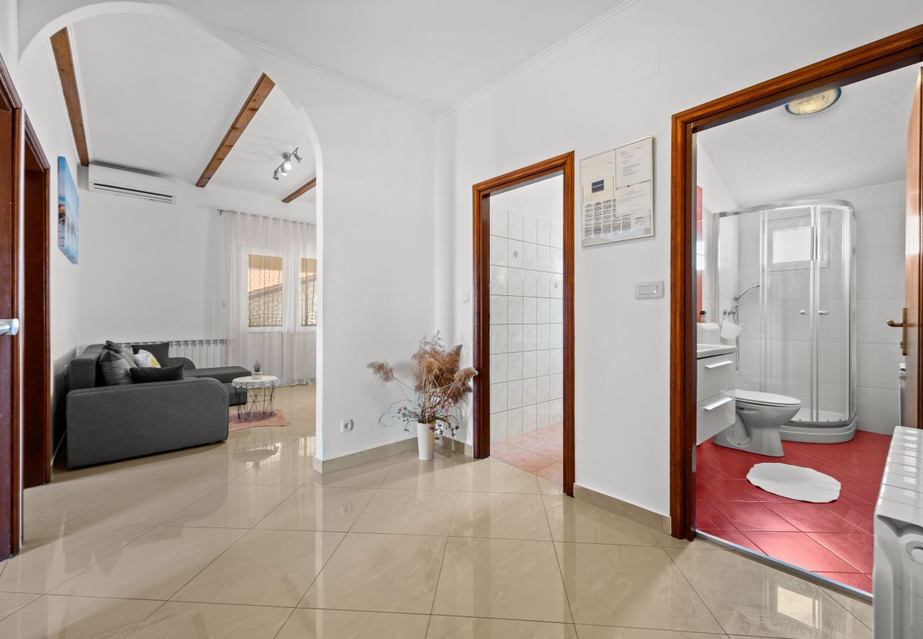 Ferienwohnung in Kampor - Zwei-Zimmer FeWo in Strandnähe - Villa Jagoda