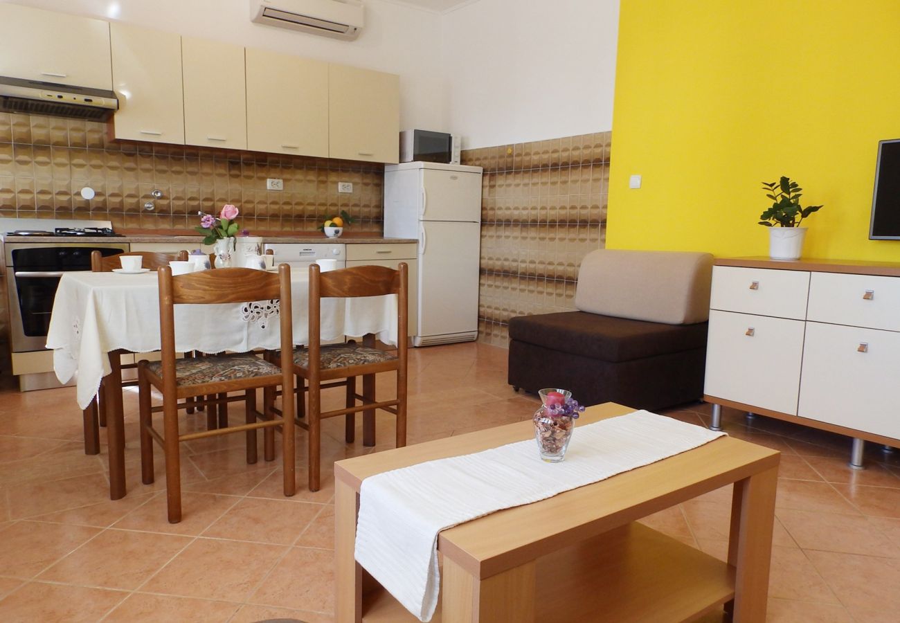 Ferienwohnung in Kampor - Ein-Zimmer-Apartment in Strandnähe - Villa Jagoda