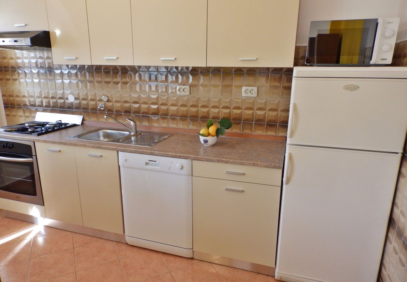 Ferienwohnung in Kampor - Ein-Zimmer-Apartment in Strandnähe - Villa Jagoda