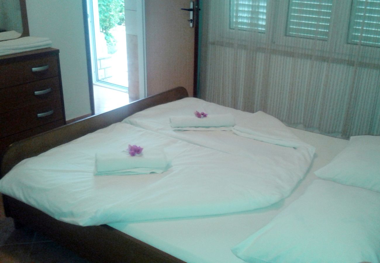 Ferienwohnung in Kampor - Ein-Zimmer-Apartment in Strandnähe - Villa Jagoda