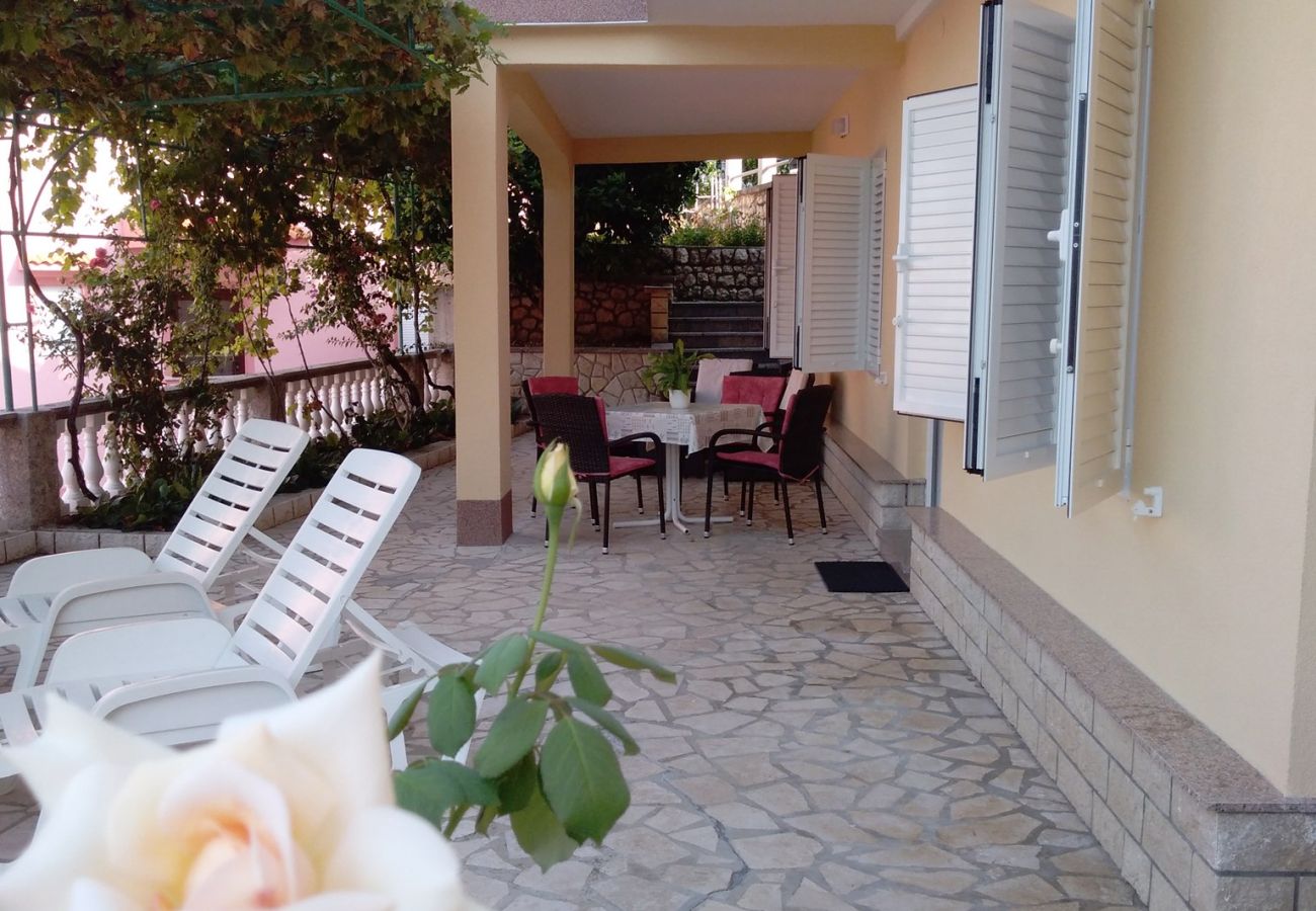 Ferienwohnung in Kampor - Ein-Zimmer-Apartment in Strandnähe - Villa Jagoda