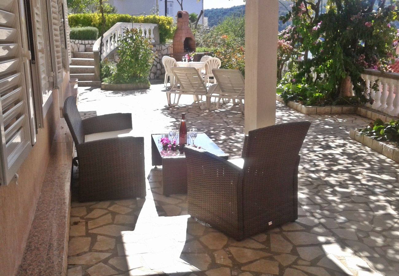 Ferienwohnung in Kampor - Ein-Zimmer-Apartment in Strandnähe - Villa Jagoda