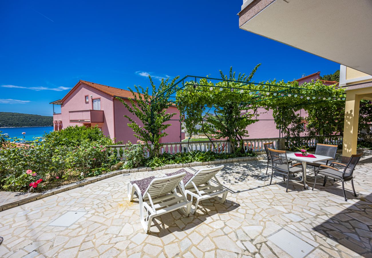 Ferienwohnung in Kampor - Ein-Zimmer-Apartment in Strandnähe - Villa Jagoda