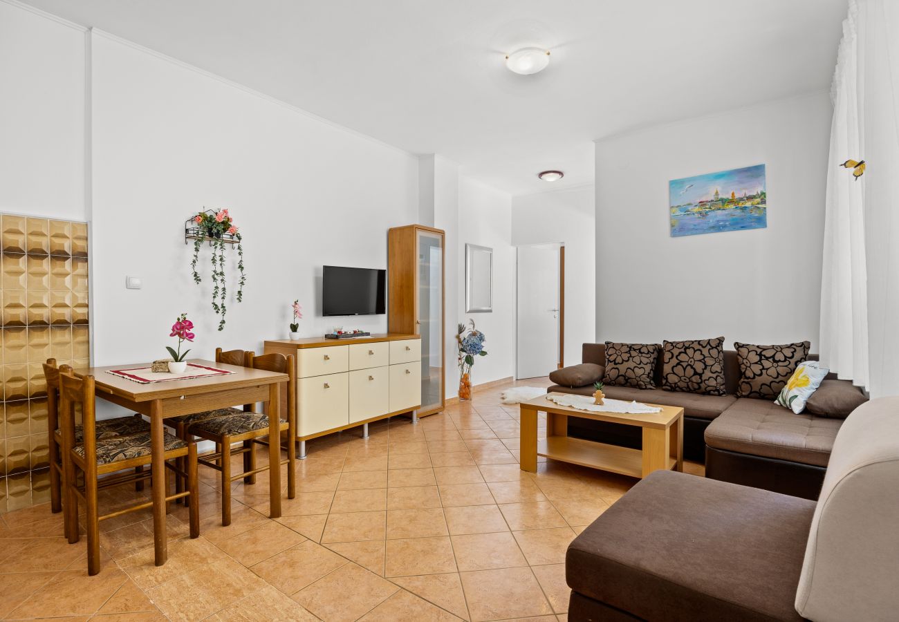 Ferienwohnung in Kampor - Ein-Zimmer-Apartment in Strandnähe - Villa Jagoda