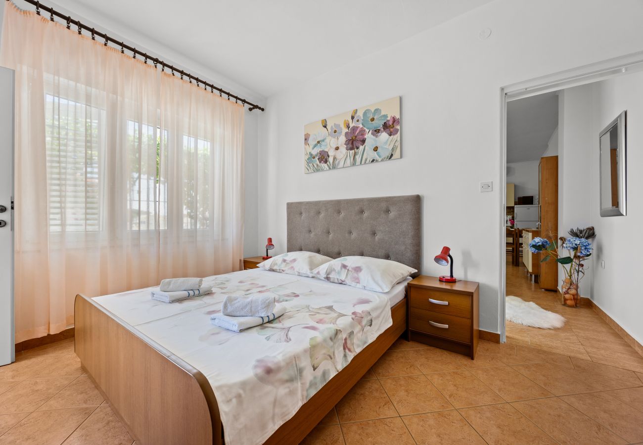 Ferienwohnung in Kampor - Ein-Zimmer-Apartment in Strandnähe - Villa Jagoda