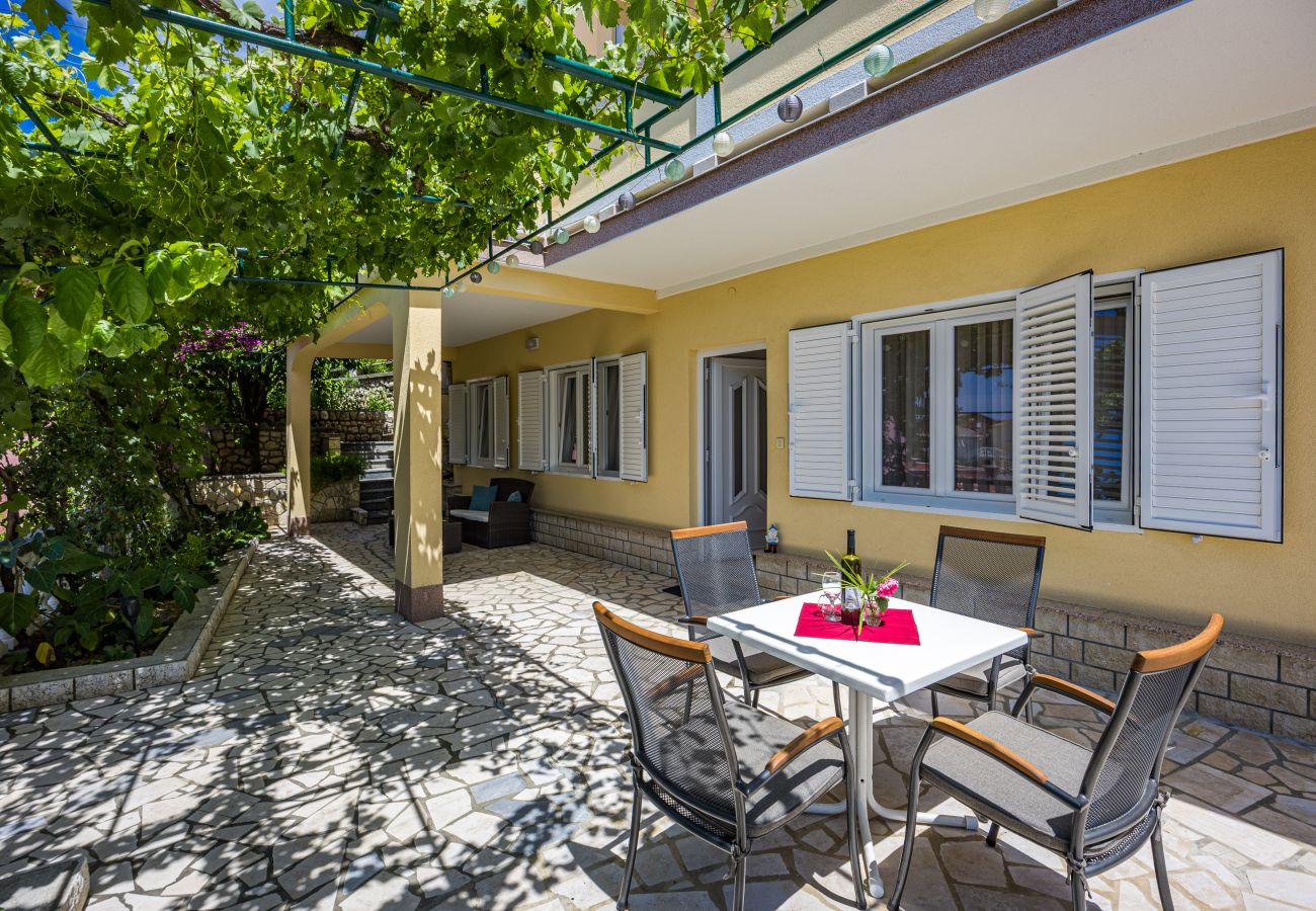 Ferienwohnung in Kampor - Ein-Zimmer-Apartment in Strandnähe - Villa Jagoda