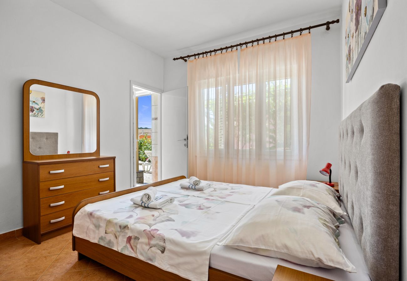 Ferienwohnung in Kampor - Ein-Zimmer-Apartment in Strandnähe - Villa Jagoda