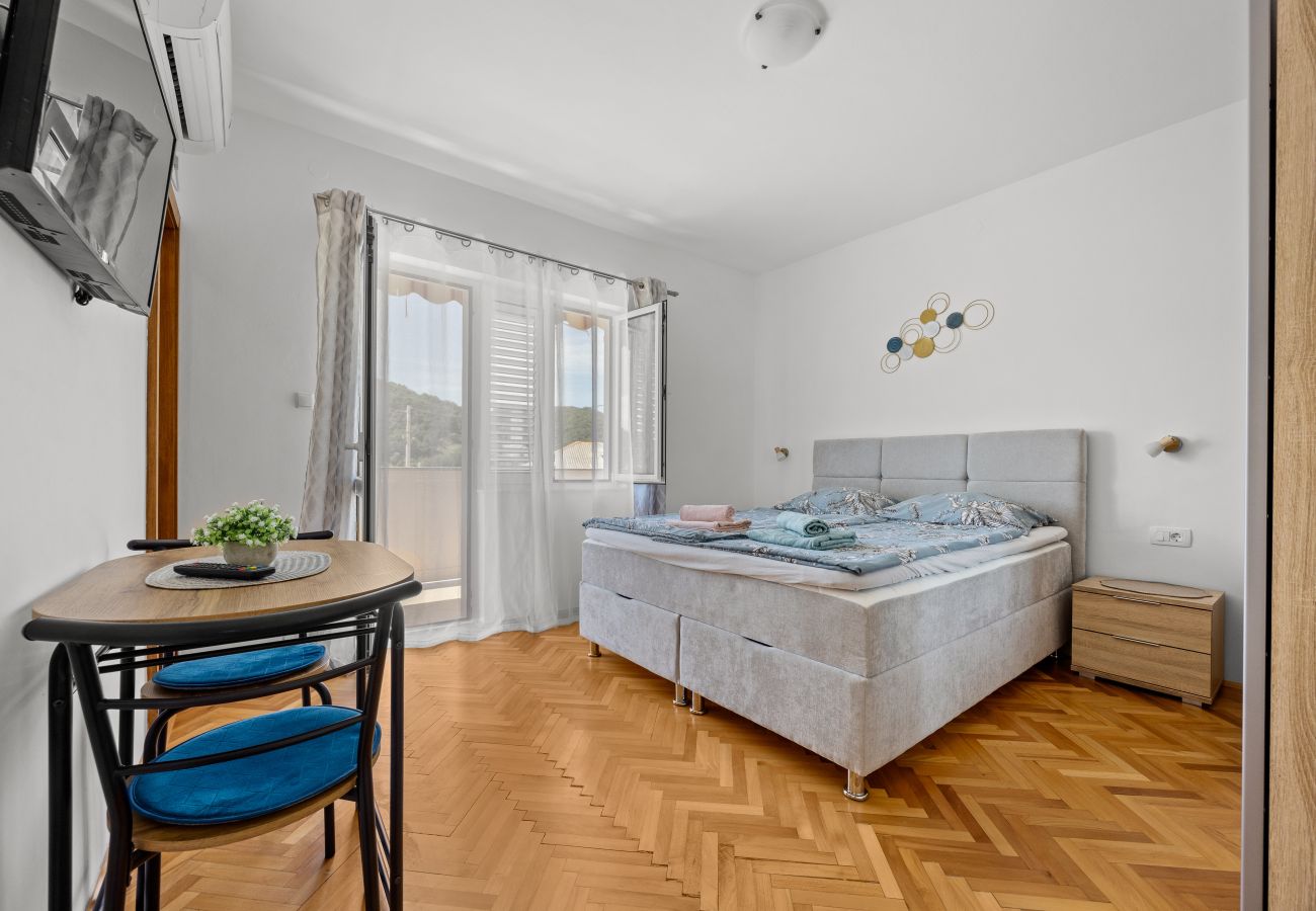 Ferienwohnung in Supetarska Draga - Apartment Nikolina 4 mit Meerblick