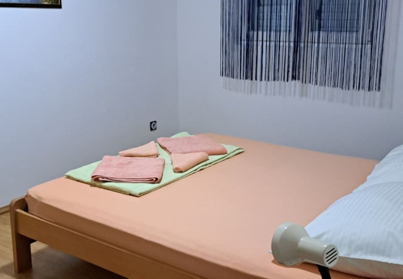 Ferienwohnung in Pag - Apartments Volarić - Meerblick A2