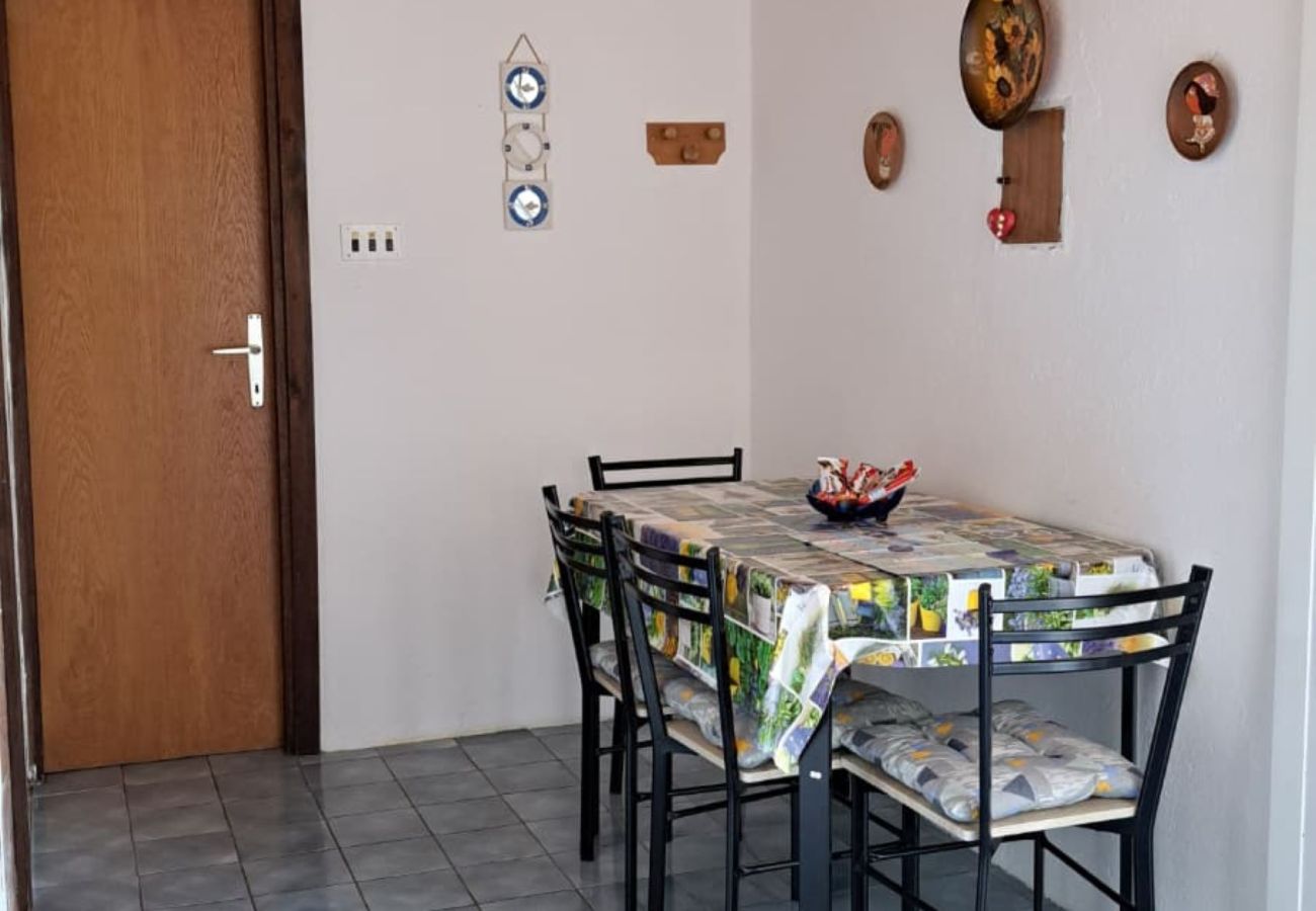 Ferienwohnung in Pag - Apartments Volarić - Meerblick A2