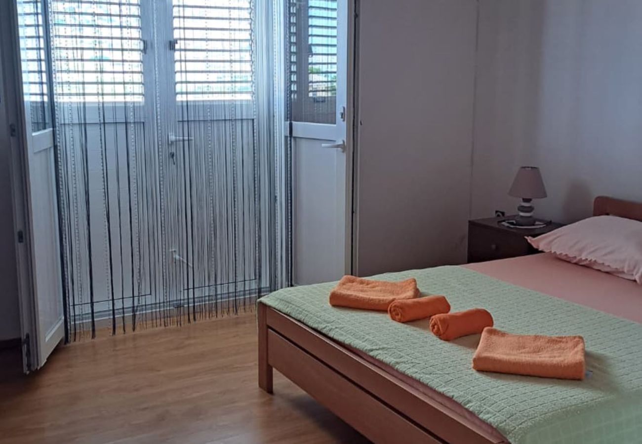 Ferienwohnung in Pag - Apartments Volarić - Meerblick A2