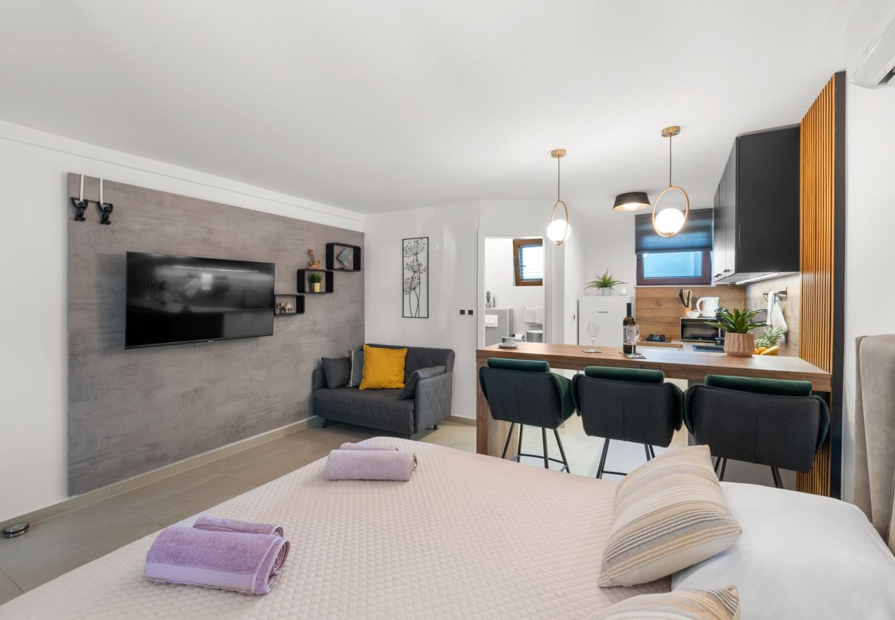 Studio in Funtana - Sea Breeze Funtana Studio Apartment A10