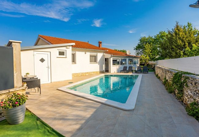 Ferienhaus in Vodnjan - Kacana Blue – Haus mit Pool, Billard und Darts