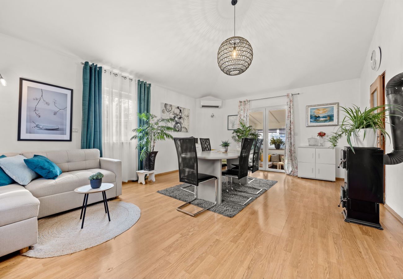 Ferienhaus in Vodnjan - Kacana Blue – Haus mit Pool, Billard und Darts