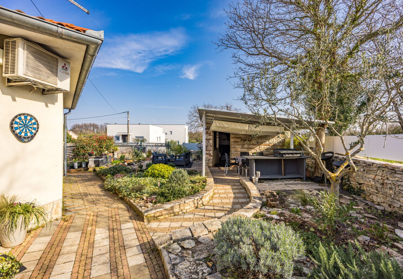 Ferienhaus in Vodnjan - Kacana Blue – Haus mit Pool, Billard und Darts