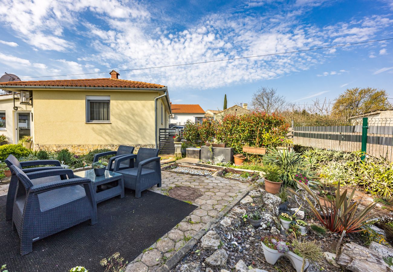 Ferienhaus in Vodnjan - Kacana Blue – Haus mit Pool, Billard und Darts