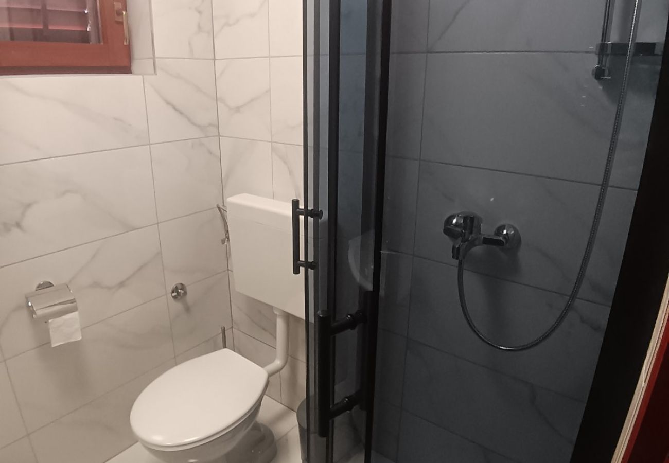 Ferienwohnung in Tisno - Apartments Tisno - Ein-Zimmer-Apartment (rechts)