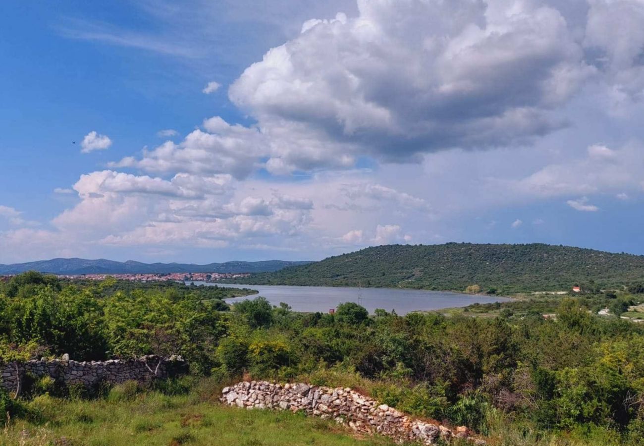 Ferienwohnung in Tisno - Apartments Tisno - Ein-Zimmer-Apartment (rechts)