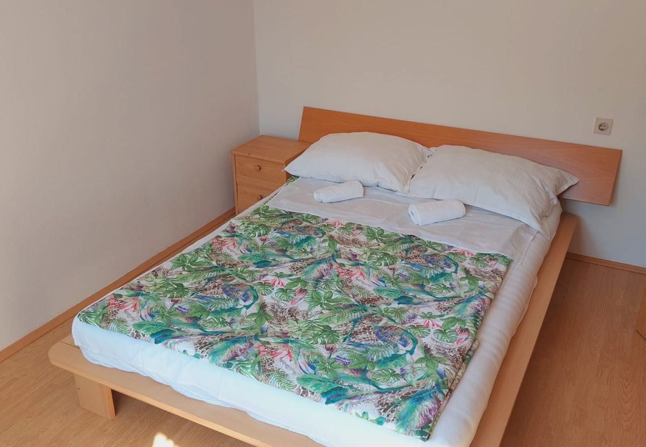 Ferienwohnung in Tisno - Apartments Tisno - Ein-Zimmer-Apartment (rechts)