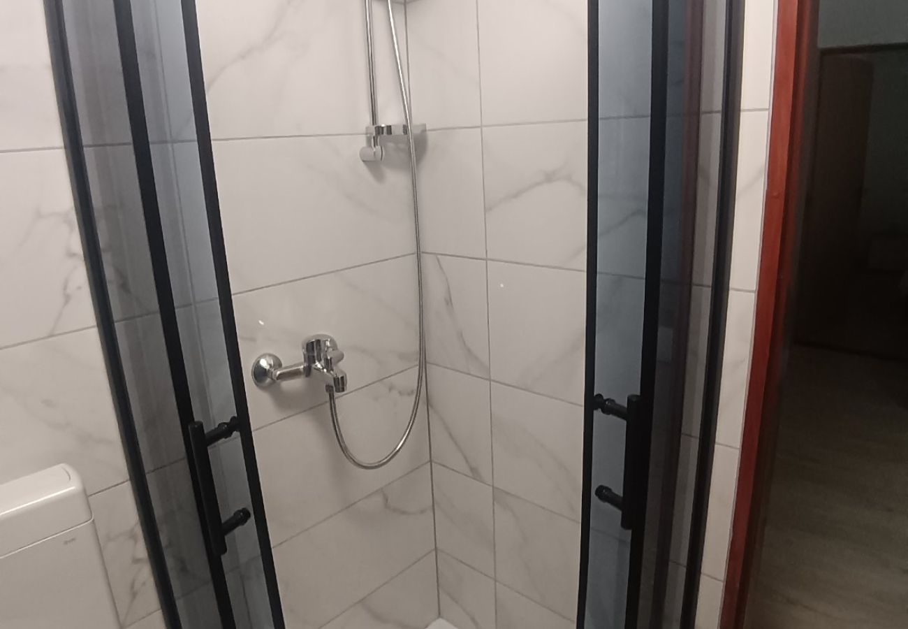 Ferienwohnung in Tisno - Apartments Tisno - Ein-Zimmer-Apartment (rechts)