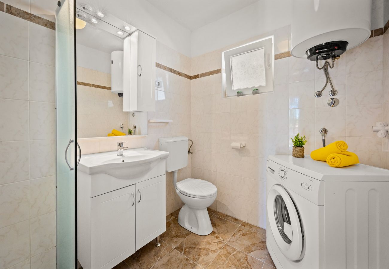 Ferienwohnung in Ližnjan - Pool-Apartment Franko 1 - Gemeinschaftspool