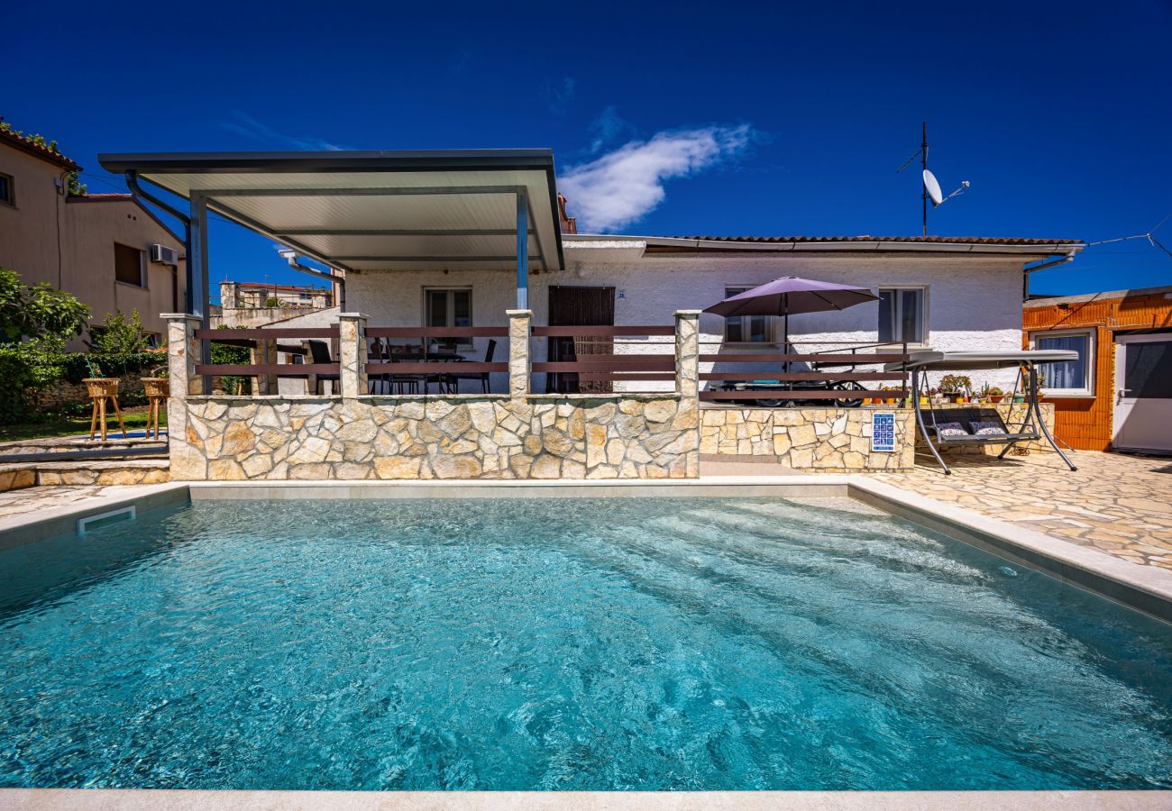 Ferienwohnung in Ližnjan - Pool-Apartment Franko 1 - Gemeinschaftspool