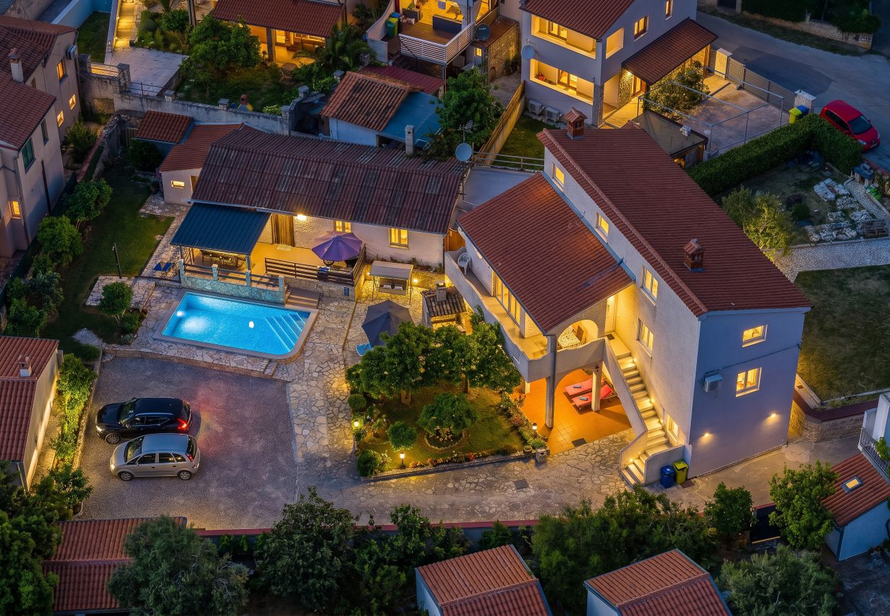 Ferienwohnung in Ližnjan - Pool-Apartment Franko 1 - Gemeinschaftspool