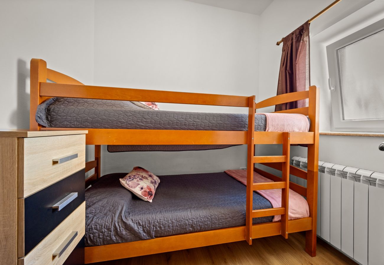 Ferienwohnung in Ližnjan - Pool-Apartment Franko 1 - Gemeinschaftspool