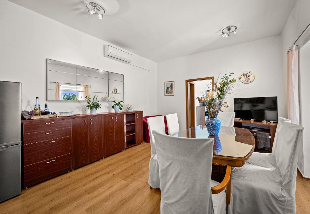 Ferienwohnung in Ližnjan - Pool-Apartment Franko 1 - Gemeinschaftspool