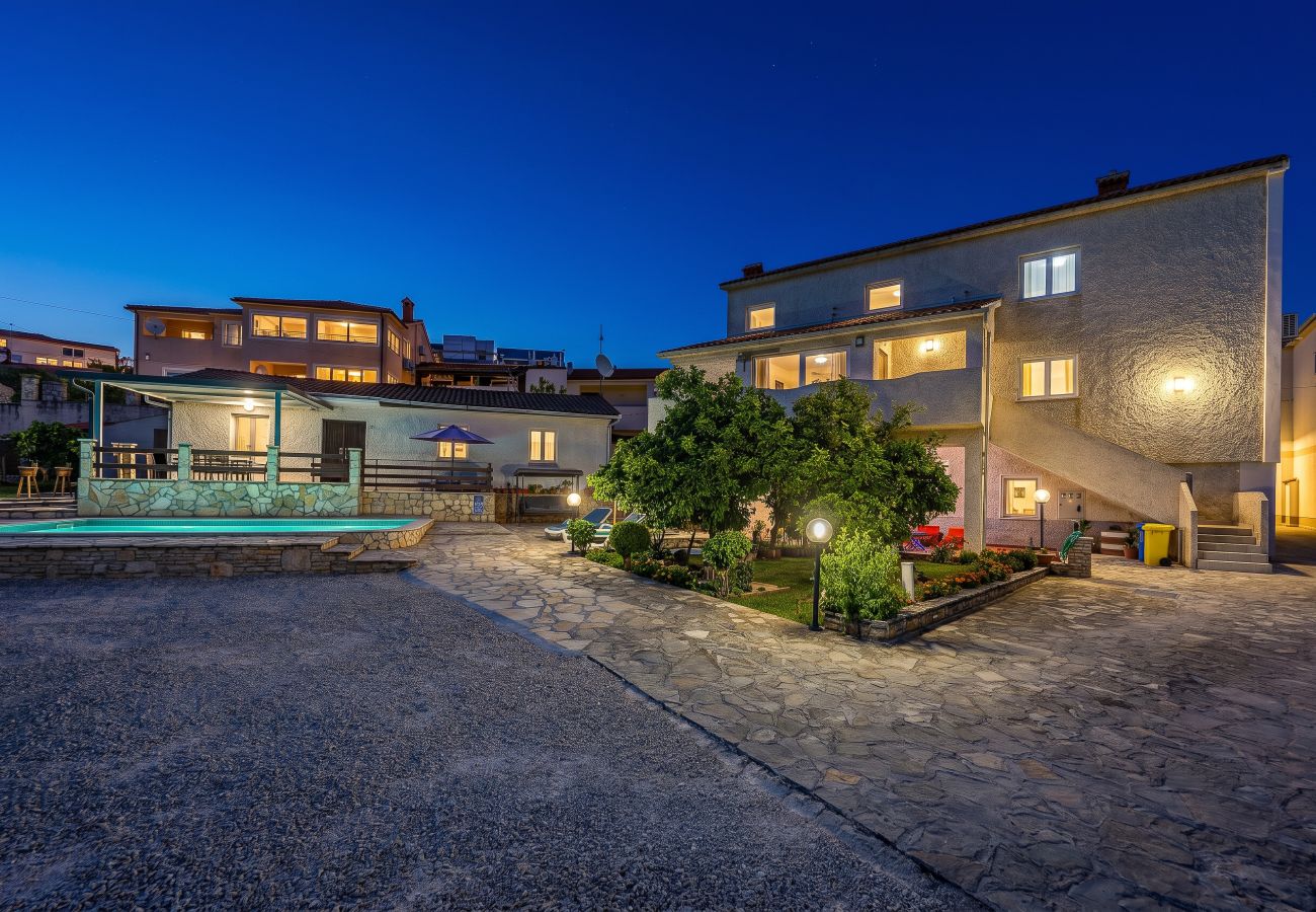 Ferienwohnung in Ližnjan - Pool-Apartment Franko 1 - Gemeinschaftspool