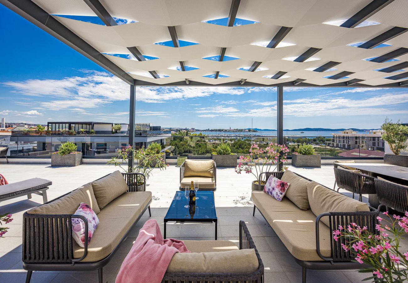 Ferienwohnung in Zadar - Olive Luxe Penthouse mit Jacuzzi und Meerblick