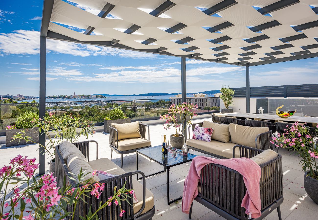 Ferienwohnung in Zadar - Olive Luxe Penthouse mit Jacuzzi und Meerblick