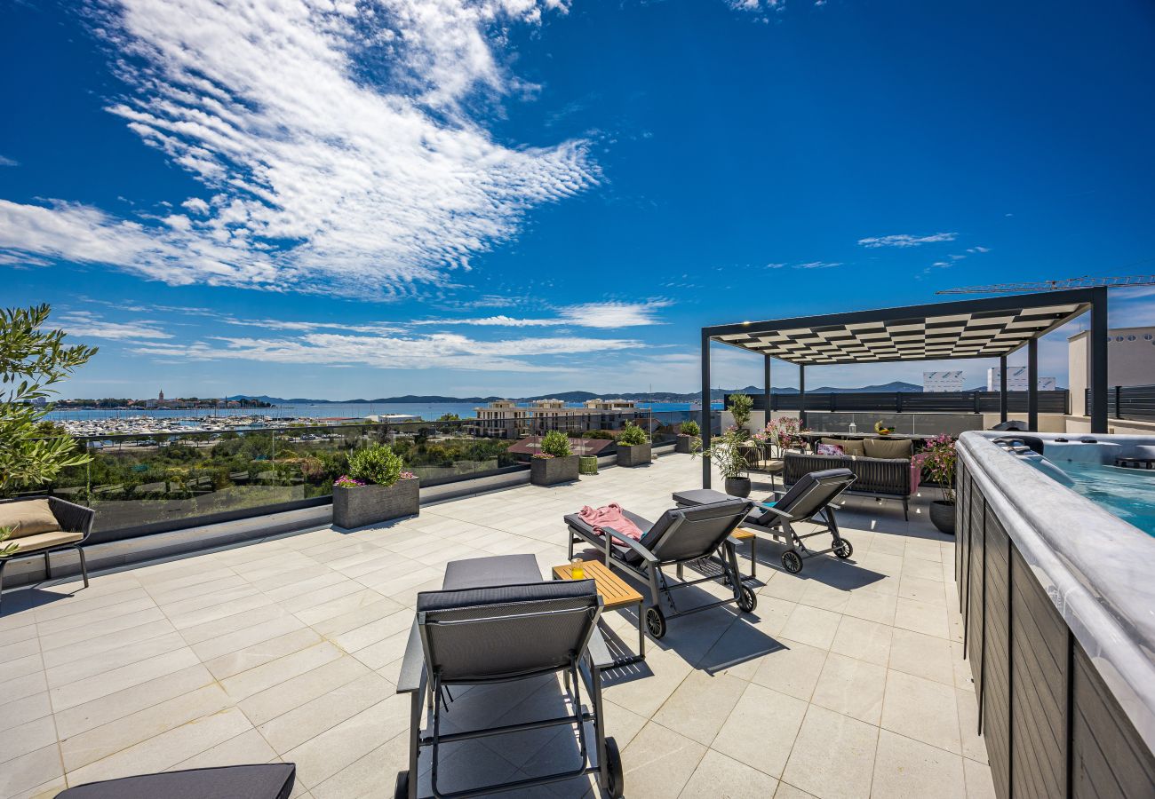 Ferienwohnung in Zadar - Olive Luxe Penthouse mit Jacuzzi und Meerblick