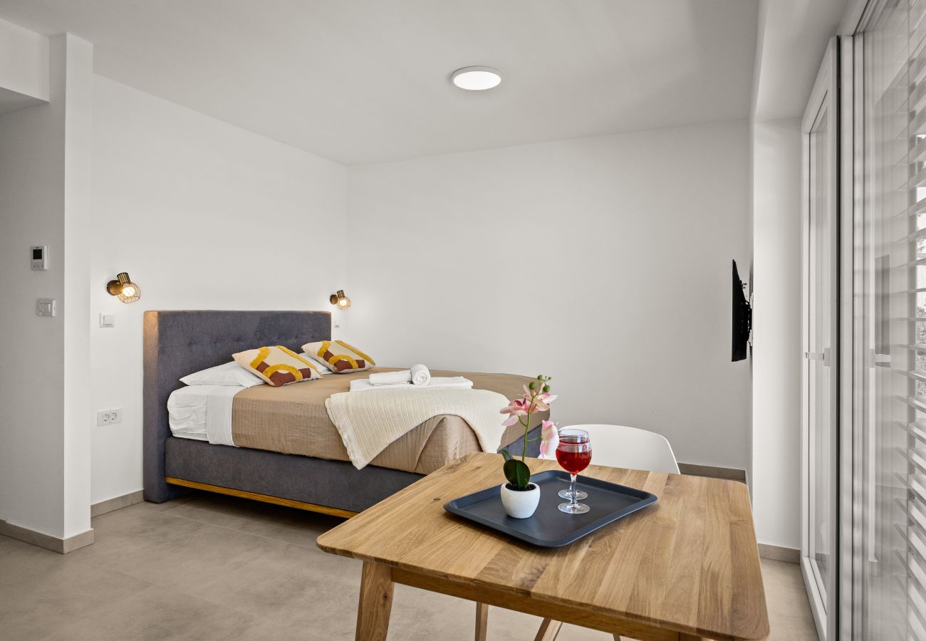 Studio in Petrcane - Villa Nela am Strand - Studio-Apartment 22