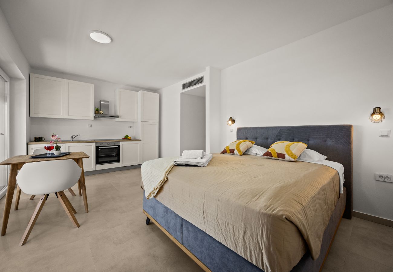 Studio in Petrcane - Villa Nela am Strand - Studio-Apartment 22