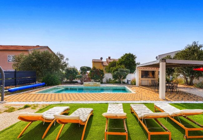 House in Galižana - Private Heated Pool, Sport Fields - Villa Sunshine House in Galižana - Private Heated Pool, Sport Fields - Villa Sunshine