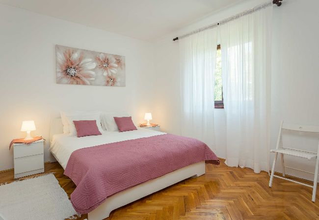 Apartment in Pješcana uvala - 70 m from the Beach - Apartment Nera Apartment in Pješcana uvala - 70 m from the Beach - Apartment Nera
