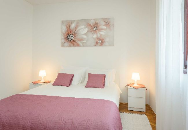 Apartment in Pješcana uvala - 70 m from the Beach - Apartment Nera Apartment in Pješcana uvala - 70 m from the Beach - Apartment Nera