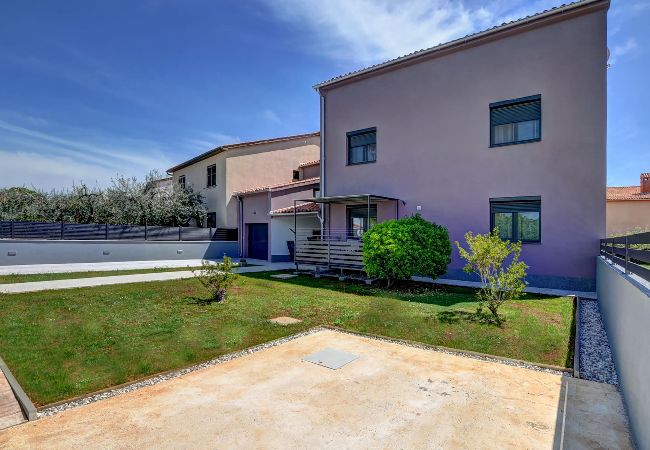 Studio in Valbandon - Relaxing Studio with Lovely Terrace - Kajfes A2  Studio in Valbandon - Relaxing Studio with Lovely Terrace - Kajfes A2