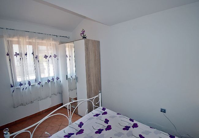 Apartment in Pula - Apartment Denis with Terrace & Lovely Garden  Apartment in Pula - Apartment Denis with Terrace & Lovely Garden