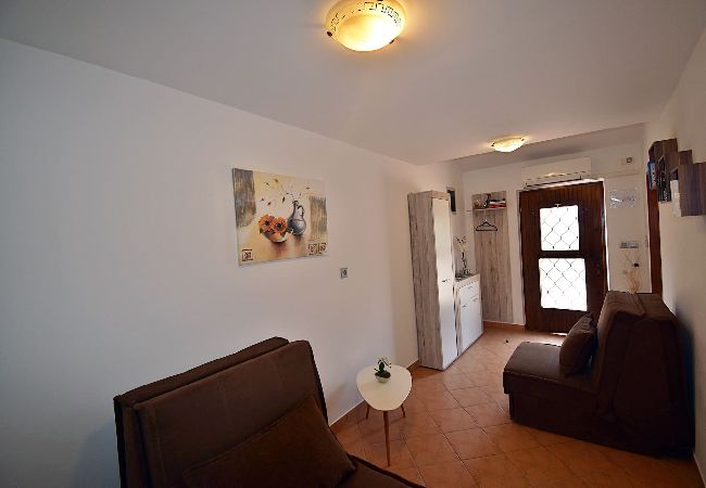 Apartment in Pula - Apartment Denis with Terrace & Lovely Garden  Apartment in Pula - Apartment Denis with Terrace & Lovely Garden