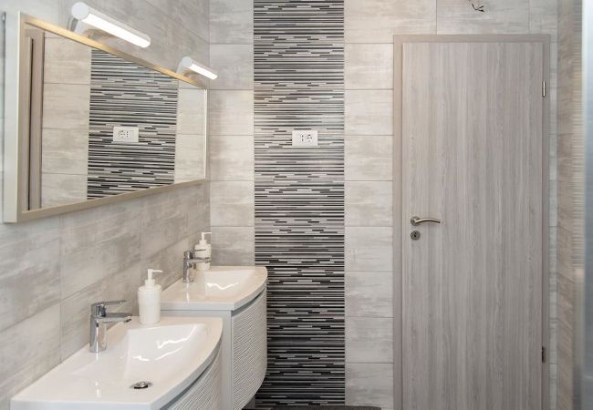 Apartment in Fažana - Modern Three Bedroom Apartment - Flowers B Apartment in Fažana - Modern Three Bedroom Apartment - Flowers B