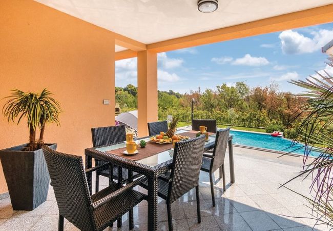 Villa in Pula - Villa Relax - Pool, Sauna, Gym, Jacuzzi, Games Villa in Pula - Villa Relax - Pool, Sauna, Gym, Jacuzzi, Games